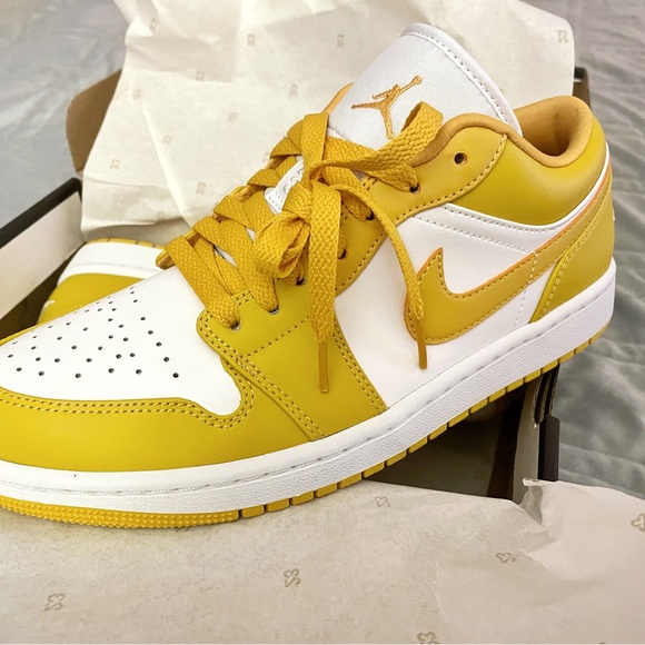 Nike Jordan 1 Low White Pollen *NEW* US 8.5 - Picture 4 of 6